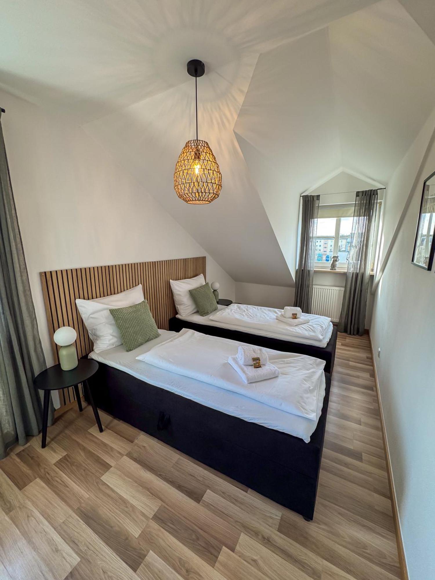 C4S Come4Stay Altoetting - 3-Zi Whg I Zentrale Lage I Parkplatz I Balkon I Wifi I Smarttv I 1 Kingsize, 1 Queensize Bett I Office Arbeitsplatz I Wohnbereich Mit Couch Und Essbereich I Voll Ausgestattete Kueche I Nespresso Экстерьер фото